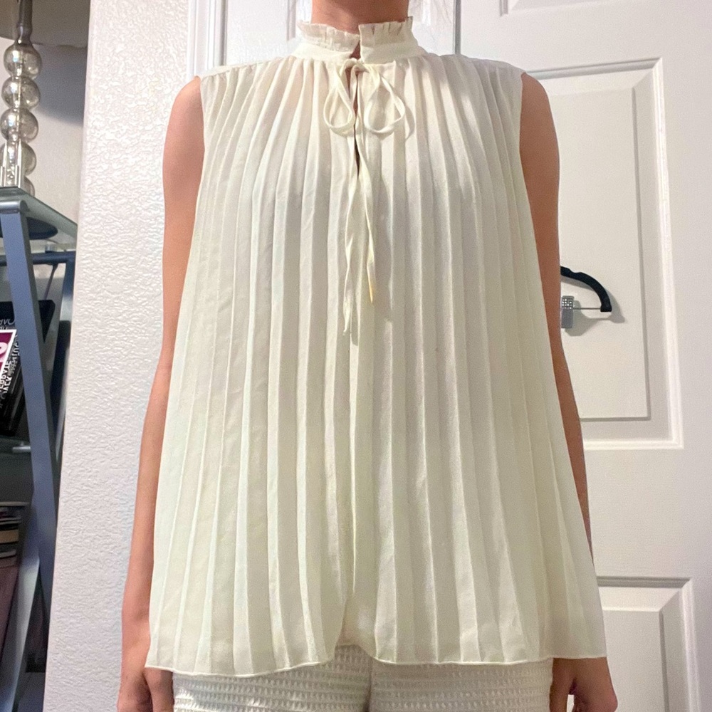 H&M cream pleated flowy blouse